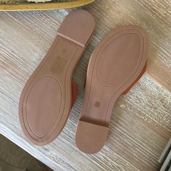 Shein burnt orange or rusty brown color flat sandals knotted fabric - Picture 3 of 4